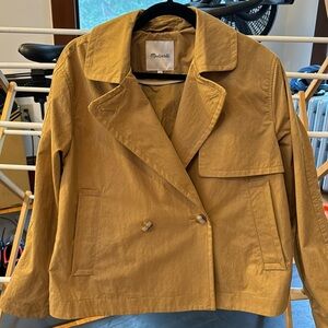 Madewell Cropped Cotton Trench-style jacket. Tan, side open pockets. Size S.